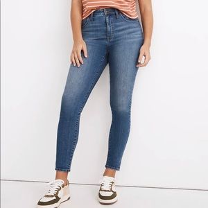 MADEWELL CURVY HIGH RISE SKINNY CROP JEANS MEDOUM WASH 28